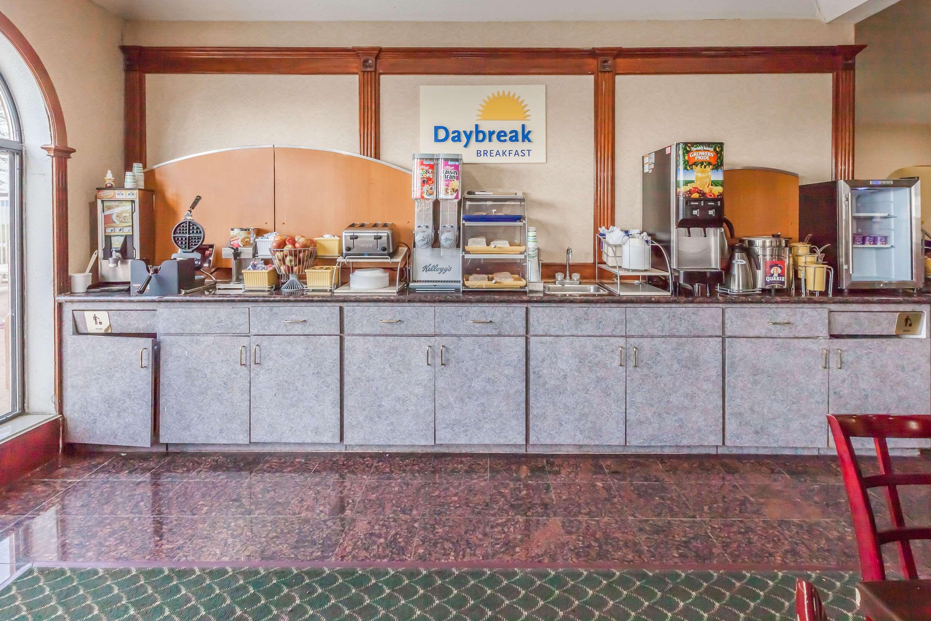 Days Inn & Suites By Wyndham Pasadena Extérieur photo